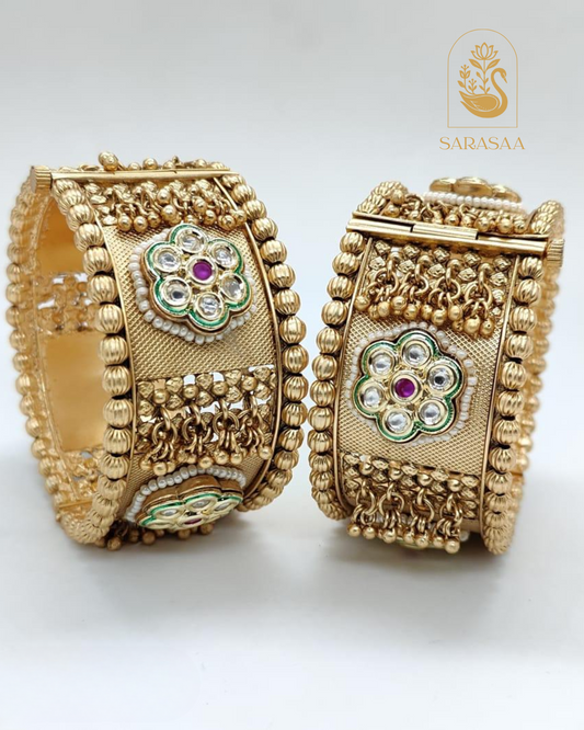 Sarasaa Antique Gold Plated Kundan Kada Bangles with Stone and Pearl Embellishments  - 285