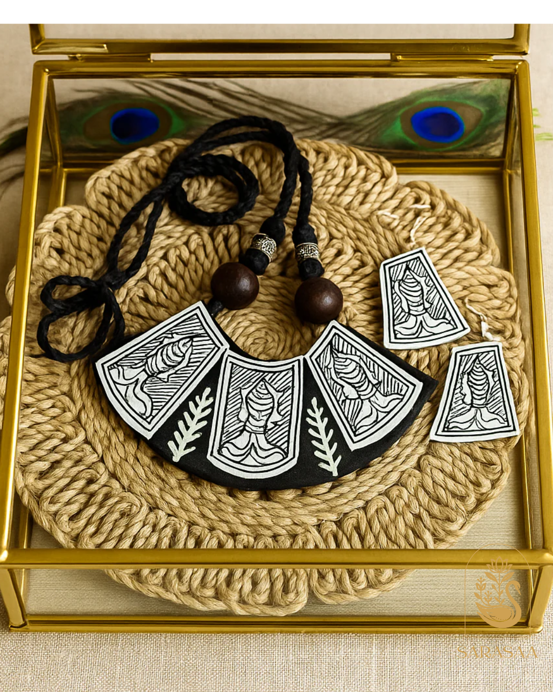 SarasaaFashion Black & White Tribal Art Necklace Set - 195